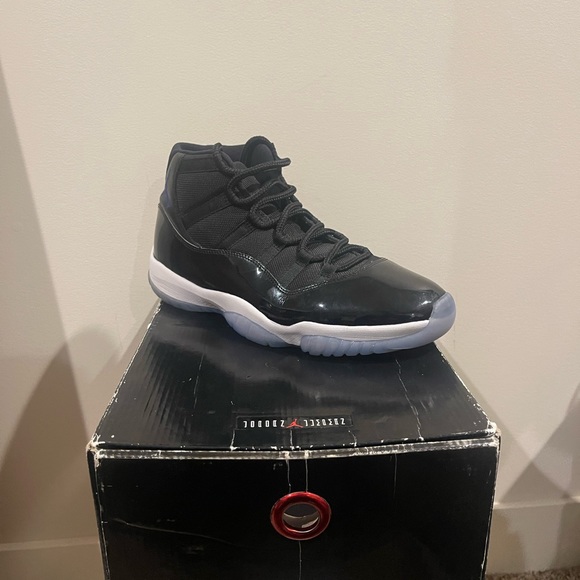 Size 11 2016 Jordan 11 space jams - Picture 1 of 4